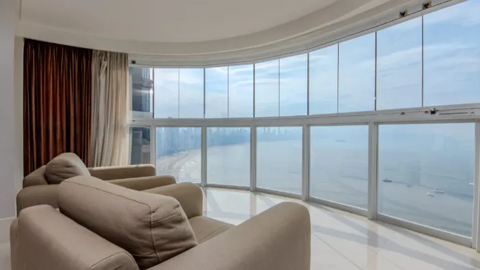 Apartamento frente mar à venda no Ibiza Towers na Barra Sul em Balneário Camboriú