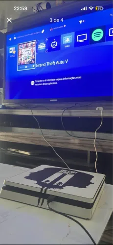 PLAY 4 de 1TB 1400,00 (2 controles e 3jogos)