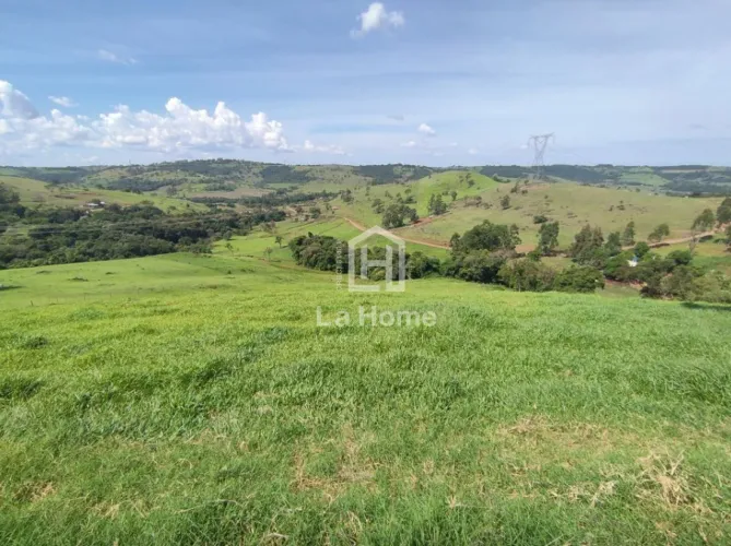 Chácara medindo 11,48 hectares localizada no município de Missal - PR