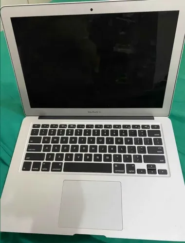 MacBook Air A1466 CORE i5 8gb 128 GB ssd