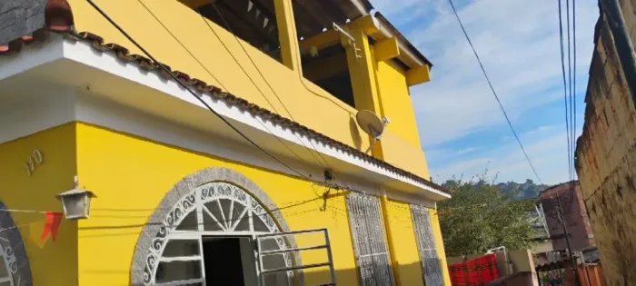 Vendo casa centro de terreno sala 3 quartos Bairro de pilares frente de Rua