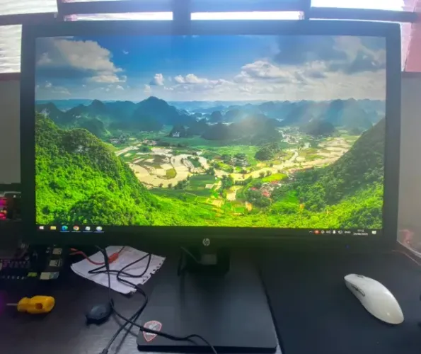 Monitor 21.5" HP V22B - Full HD com regulagem de altura