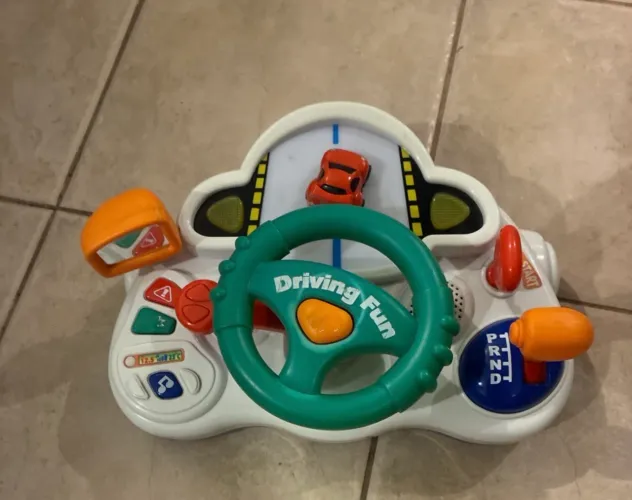 Brinquedo de carro eletrônico