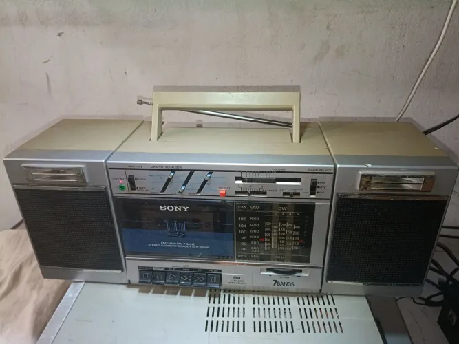 Rádio Sony antigo perfeito 