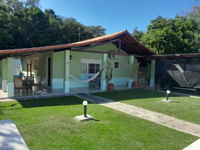 Casa de condominio beira lagoa na Praia de Iguabinha em Araruama