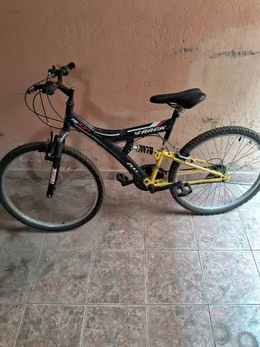 Bicicleta  traker ótimo estado 