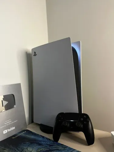PlayStation 5 Standard Edition 825GB + USB + HDMI + Controle (Preto)