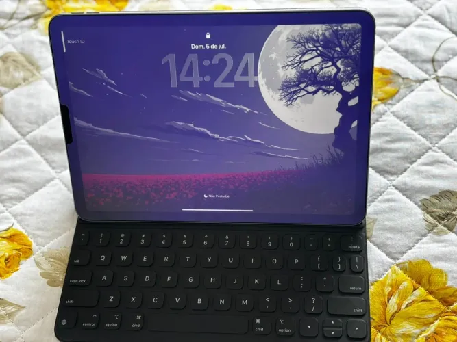 iPad Air 5 (2022) M1 64GB 8GB RAM + Magic Keyboard + Apple Pencil