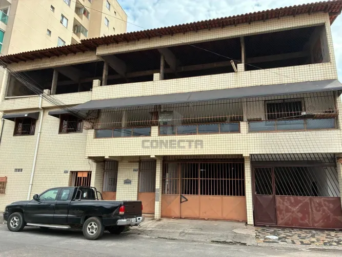 Prédio 2 andares com 1 casa e 10 kitnets para venda em Santa Inês, Vila Velha.