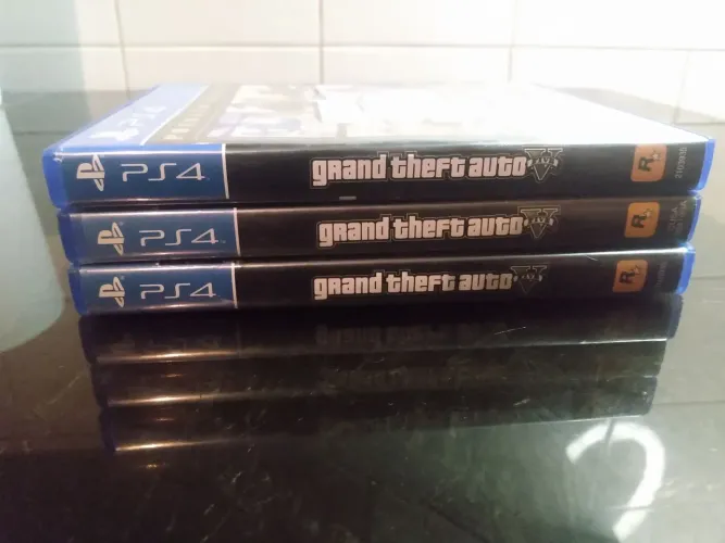 Jogo de PS4 Original GTA 5  R$ 100 Cada  Enviamos Via OLX PAY 