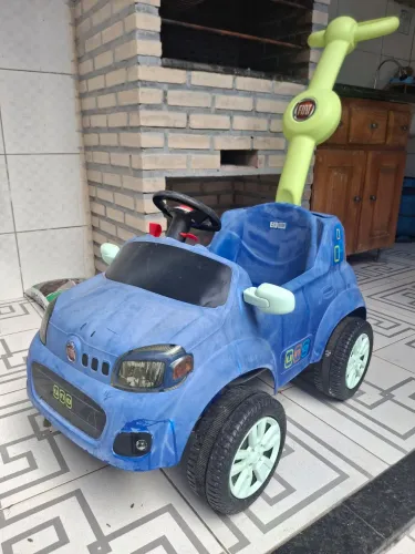Carrinho infantil pedal Fiat Uno