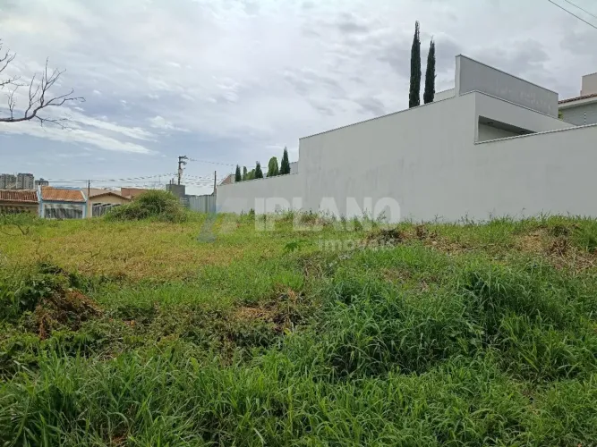 Venda de Terreno / Padrão na cidade de São Carlos