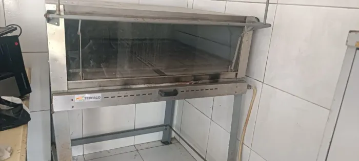 Vendo forno industrial a gás .