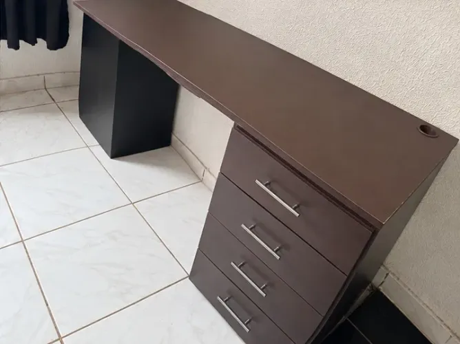 Escrivaninha balcão+tampo $90