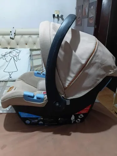 Cadeira para Auto / Bebê Conforto Materna Mon Amour da marca Burigotto.