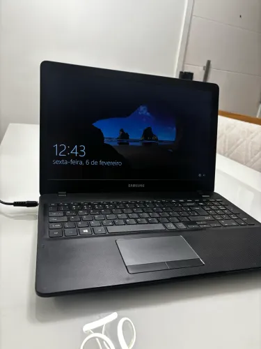 Notebook Samsung NP300E | Core i5 7ª Geração | 8GB RAM | SSD 256GB | Tela 15,6?