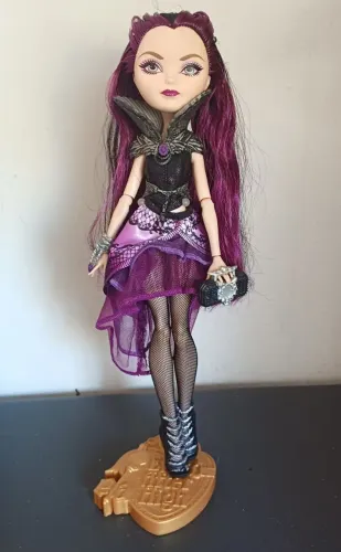 Boneca Raven Queen Ever after high
