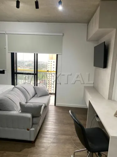Studio mobiliado em Santana com 1 suíte, cozinha americana, 1 vaga coberta.