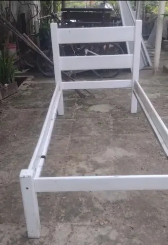 Cama madeira com colchão 