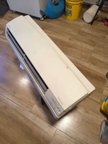 Evaporadora Daikin Ftxs25kvm quase sem uso