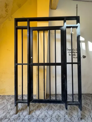 VENDE-SE PORTÃO 