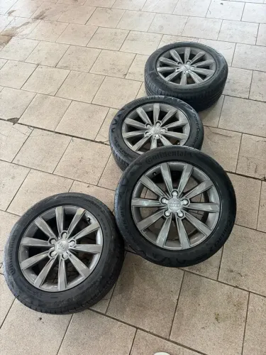 Roda e pneu original