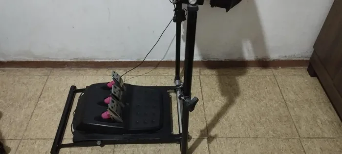 Volante G27 em perfeito estado de uso. (Incluso Cockpit)