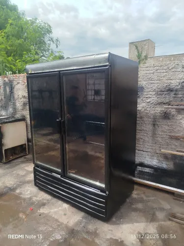 Vendo este cervejeiro top gelando muito -7 6 meses de garantia 127vt