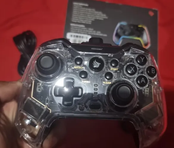 Controle gamer Pichau Glower transparente