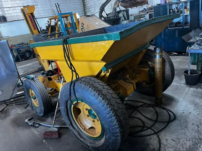 Dumper caçamba basculante