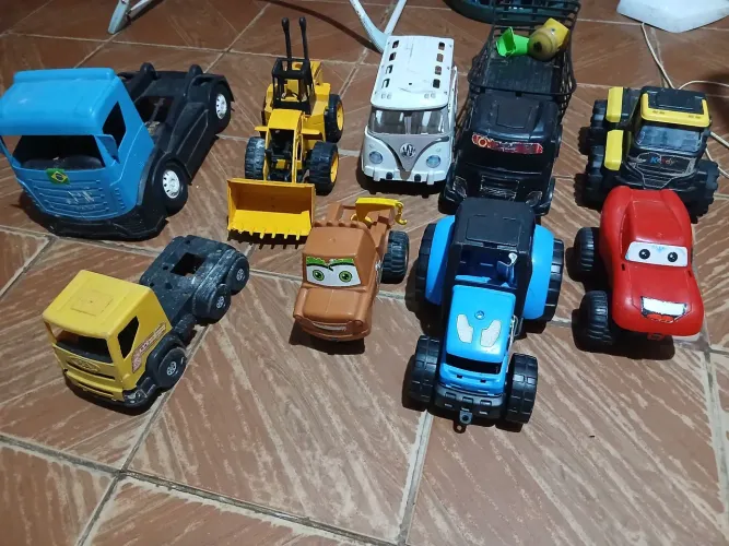 TROCO POR 2 OU 3 BALDES DE MARGARINA GRANDE VAZIO