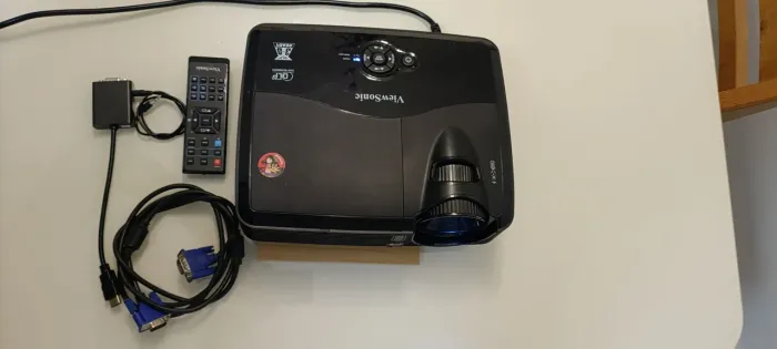 Projetor Datashow ViewSonic PJD5123 SVG funcionando precisando de manutenção e limpeza.