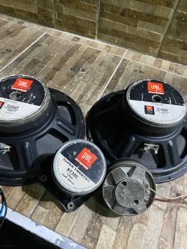 Acessórios de Som Automotivo JBL pra vender logo
