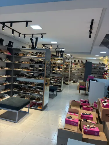 [OPORTUNIDADE] Vendo Loja de Calçados Self-Shoes - Em frente ao Terminal Isidória, Goiânia