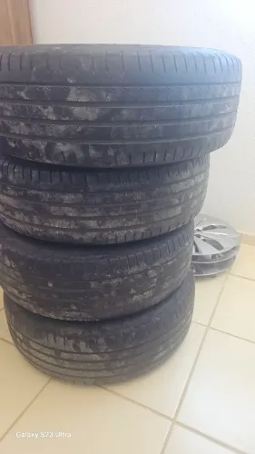 Pneus e rodas e calotas originais retirados da minha t-cross aro 16 pneu 205/60/16 