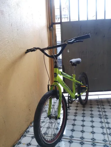 Bicicleta aro 20. (400 R$)