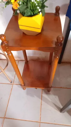 Mesinha de madeira