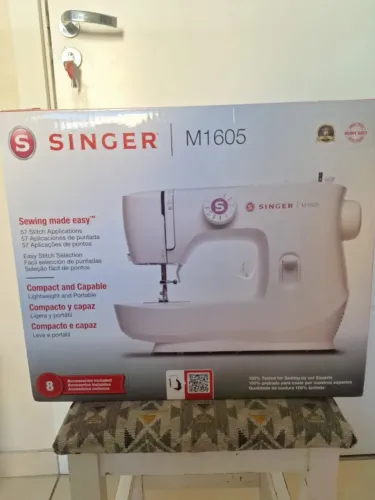 Máquina de Costura Singer M1605 - Estado de nova