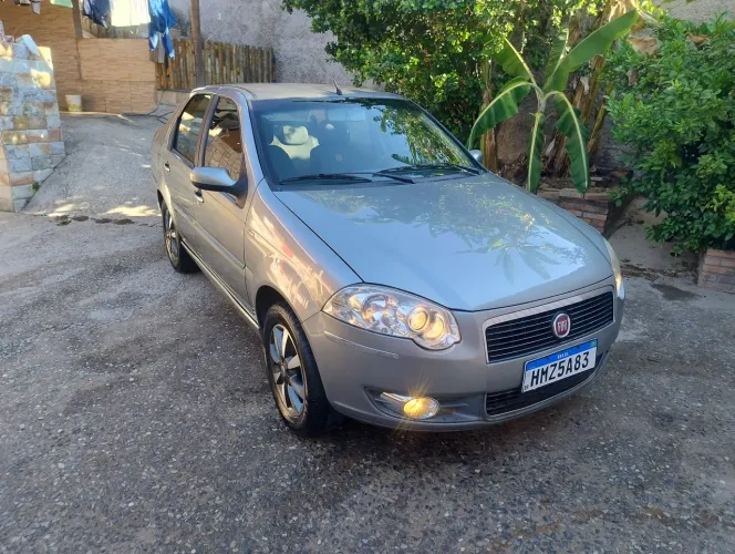Fiat Siena Essence 1.6 Flex 16V 4P 2011
