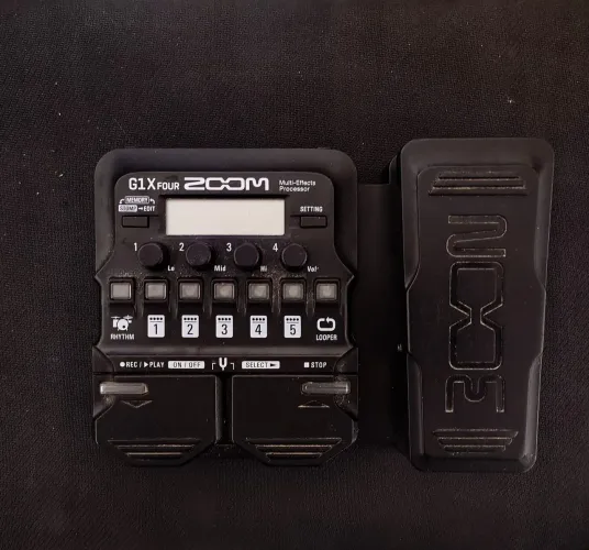 Pedaleira Zoom G1xFour