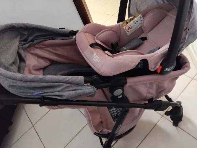 Vendo carrinho + bebê conforto impecável !