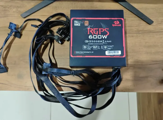 Fonte Redragon 600w plus 80 bronze (preço negociável)
