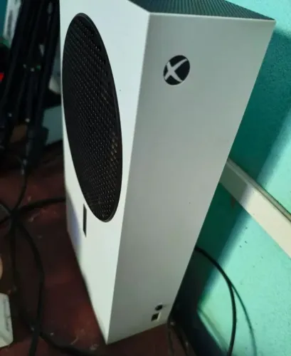 Vendo Xbox série S (1 controle e vários jogos) ou troco em algo do meu interesse