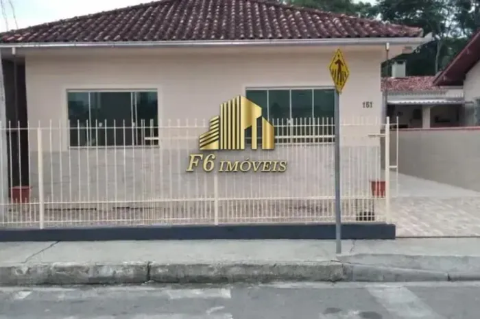 Casa à Venda, no Forquilhinhas, São José, SC, com 3 quartos (sendo 1 suíte), 2 Banheiro, 3