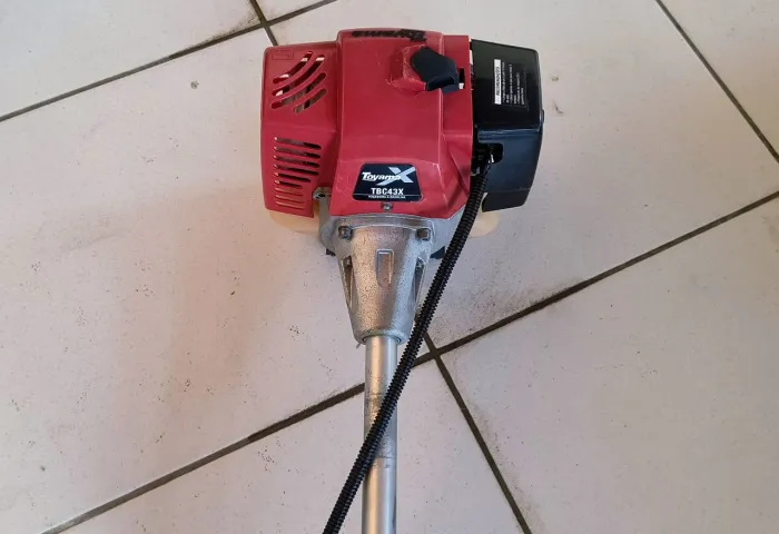 Roçadeira Toyama TBC43X Premium