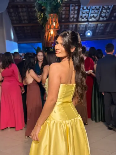 Vestido amarelo de zibeline para festa