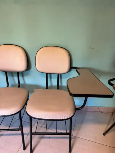 Cadeiras universitárias (LER O ANÚNCIO)