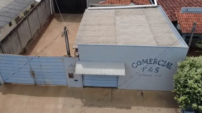 Barracão com loja e escritório 