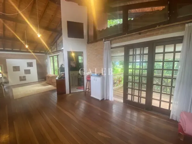 Ótima casa no condomínio Portal dos Nobres com 03 suítes, 02 salas, 1.300M² de terreno e u