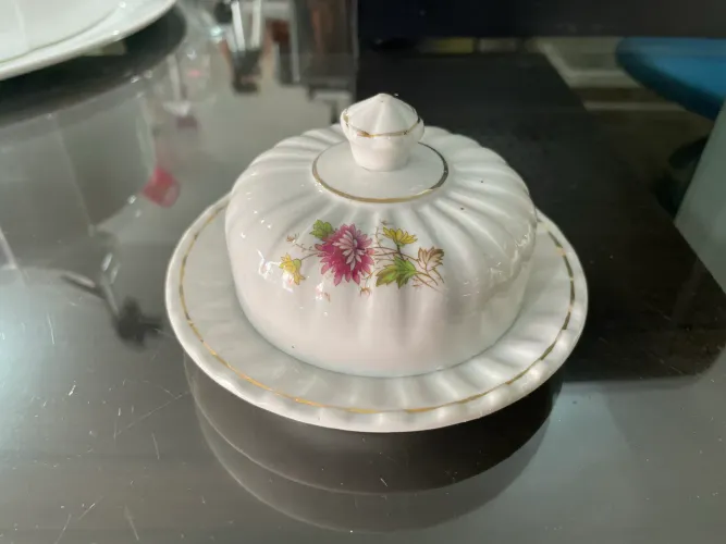 Louça: Mantegueira de Porcelana Retrô 